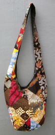 Bali Ayu cross body zak. 84 x 37 cm. Afsluitbaar met rits. Zijvakje aan de buitenzijde. Gevoerd.