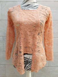 Traditionele Balinese kanten kebaya zalm. Maat 44 t/m 54.