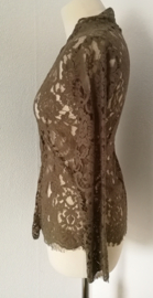Traditionele Balinese kanten kebaya terra bruin. Maat 36.