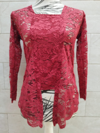 Traditionele Balinese kanten Kebaya bordeaux rood. Maat 44.