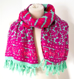 Sarong pauw, pastelgroen/donkerroze.  Symbool van onsterfelijkheid.