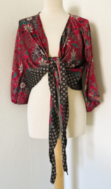 Wikkelvestje van microsilk, authentieke Balinese batik.