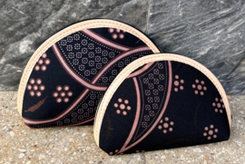 Prachtige set van twee batik tasjes.