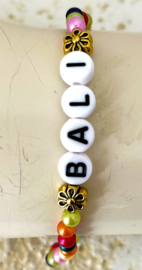 Uit het atelier van Puck. Armbandje  'Bali'.