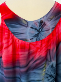 Heerlijk wijd tie dye jurkje.  One size voor maat 44/46.