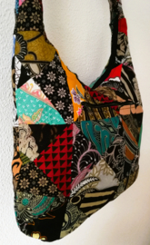 Schoudertas 38 x 29 cm. Hoofdvak en zijvak met rits. Gevoerd.