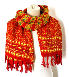 Sarong pauw, rood/geel/multi.  Symbool van onsterfelijkheid.