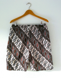 Short van authentieke Javaanse batik. Maat heren 46/48. Dames 38.