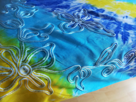 Vrolijk tie dye tafelkleed. 120x160 cm.