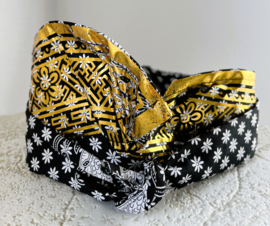 Udeng. Traditioneel Balinees hoofddeksel voor mannen. Omtrek 60 cm.