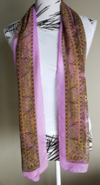 Sjaaltje van voile crepe lila. 155 x 50 cm. Met prachtig batik motief.