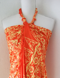 Schitterende batik sarong, oranje/geel. Uit Dian's collectie. 115x150 cm met sarongknoop. 100 % rayon.