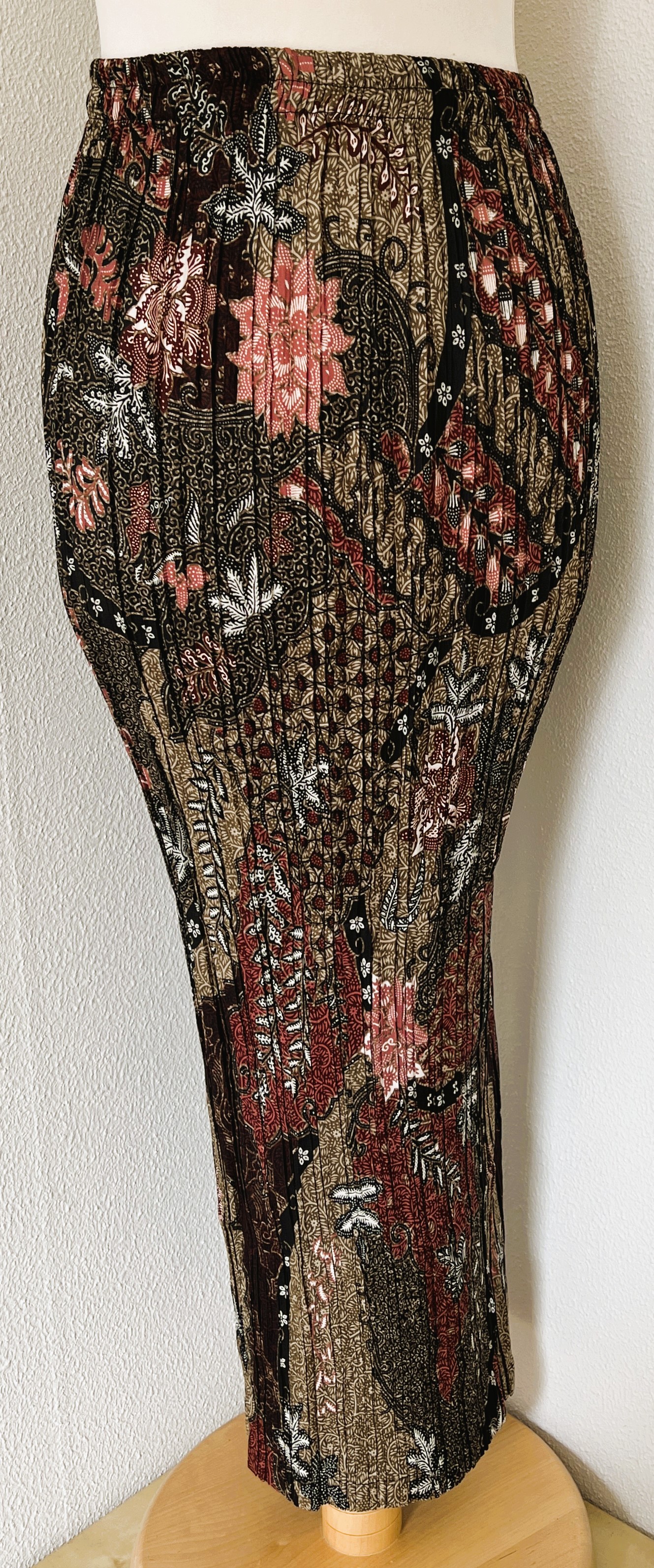 Batik uit Java. Authentieke rok plissé. Maatbereik 38 t/m 44.
