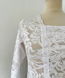Traditionele kebaya set. Maat 36.