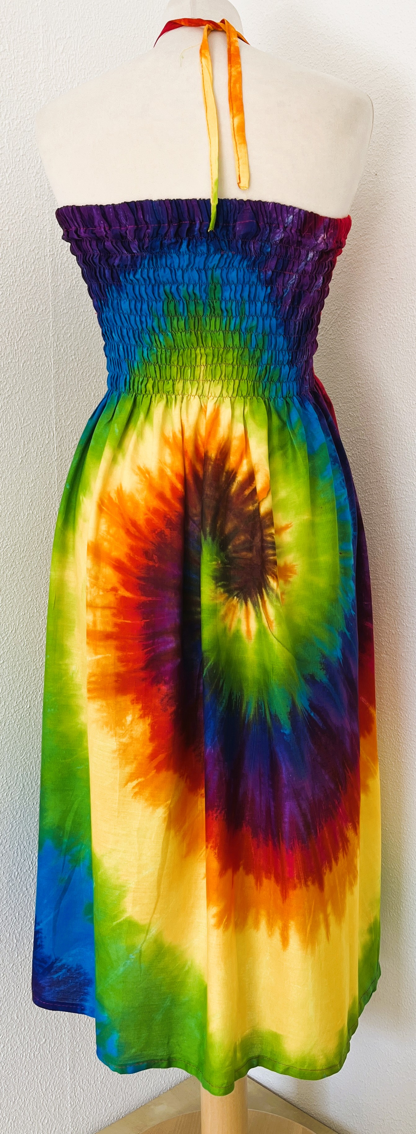 Tie dye jurkje van sarong stof. One size voor maat 36 t/m 42.