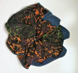 Schitterende batik wokkel/scrunchie. Voor paardenstaart, vlecht of knot. Met dubbelzijdige batik print.