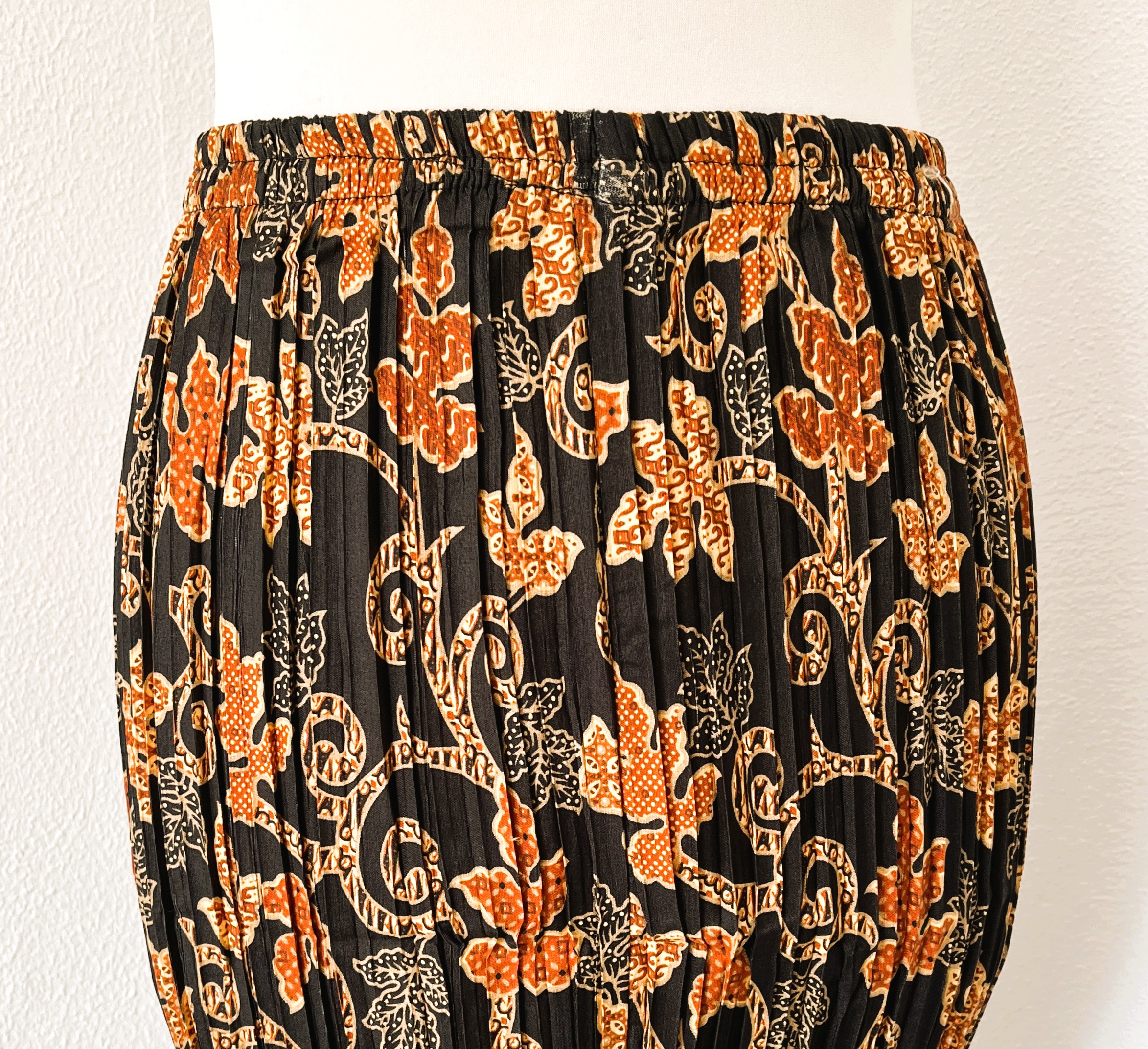 Batik uit Java. Authentieke rok plissé. Maatbereik 36 t/m 40.