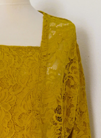 Traditionele Balinese kanten kebaya mosterd. Maat 54/56.