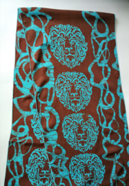 Exclusief batik sjaaltje uit Oost-Java. Choco/aqua. 30x195 cm. 100% rayon. Wasbaar op 30 graden.
