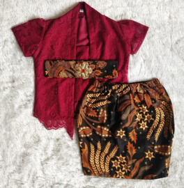 Complete luxe authentieke Balinese kebaya set. Maat 98,116.