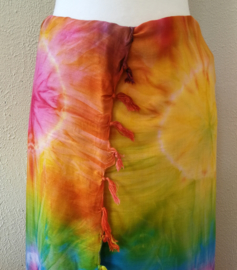 Sarong tie dye 'Tujuh'.