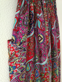 Broek Bohemian 'Paysley Dream' rood/multi. Maat 38 t/m 42.