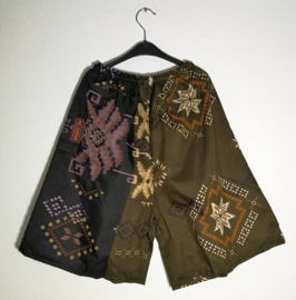 Batik herenshort. Maat 44/46.