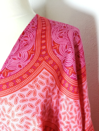 Sarong vest Mandala 'Circle of Life', roze/rood tinten. 100% rayon, met sarong knoop.