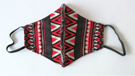 Batik mondkapje rood/zwart/wit.