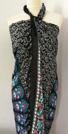 Sarong pauw, zwart/wit/blauw/donker roze. Symbool van onsterfelijkheid.