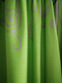 Broek 'Appeltje'. Breed elastiek in taille/ heupband. Wijde pijpen. 100% rayon. Binnenbeenlengte  70 cm Maat 36 t/m 40.
