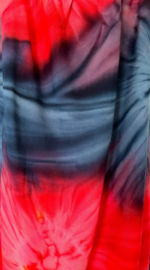 Heerlijk wijd tie dye jurkje.  One size voor maat 44/46.