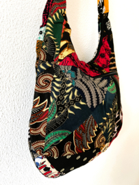 Schoudertas 38 x 29 cm. Hoofdvak en zijvak met rits. Gevoerd.