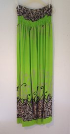 Broek 'Appeltje'. Breed elastiek in taille/ heupband. Wijde pijpen. 100% rayon. Binnenbeenlengte  70 cm Maat 36 t/m 40.