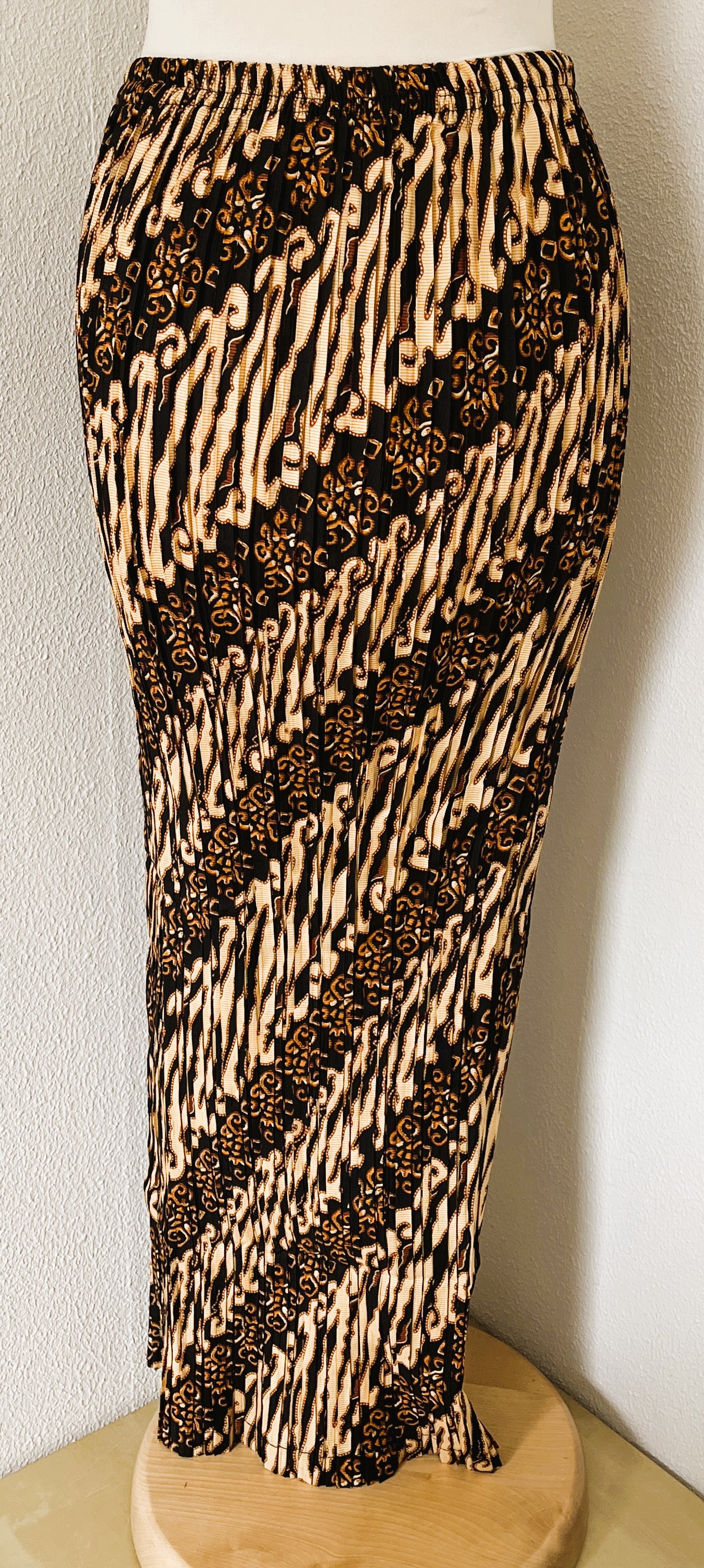 Batik uit Java. Authentieke rok plissé. Maatbereik 38 t/m 42.