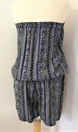 Strapless korte jumpsuit 'Garis Biru'. Maat 36 t/m 40.
