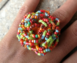 Grote handgemaakte ring 'Rose multi colour'.