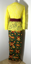 Weergaloos authentieke Balinese set. Maat 38.