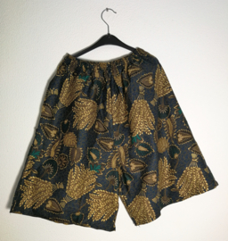 Batik herenshort. Maat 44/46.