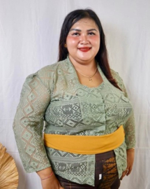 Traditionele Balinese kanten kebaya groen. Maat 58.