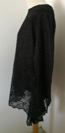 Schitterende  brokaat kanten lange kebaya tuniek zwart. Maat 46.