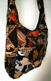 Schoudertas 38 x 29 cm. Hoofdvak en zijvak met rits. Gevoerd.