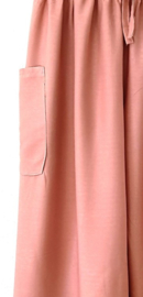 Zalm kleurige Bohemian broek van zacht glanzende rayon. Maat 36 t/m 42.