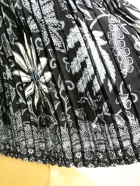 Batik uit Java. Authentieke rok plissé. Maatbereik 36 t/m 42.