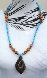 Tribal ketting turquoise. Totale lengte 27 cm. 