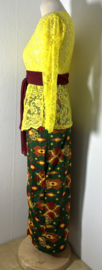 Weergaloos authentieke Balinese set. Maat 38.