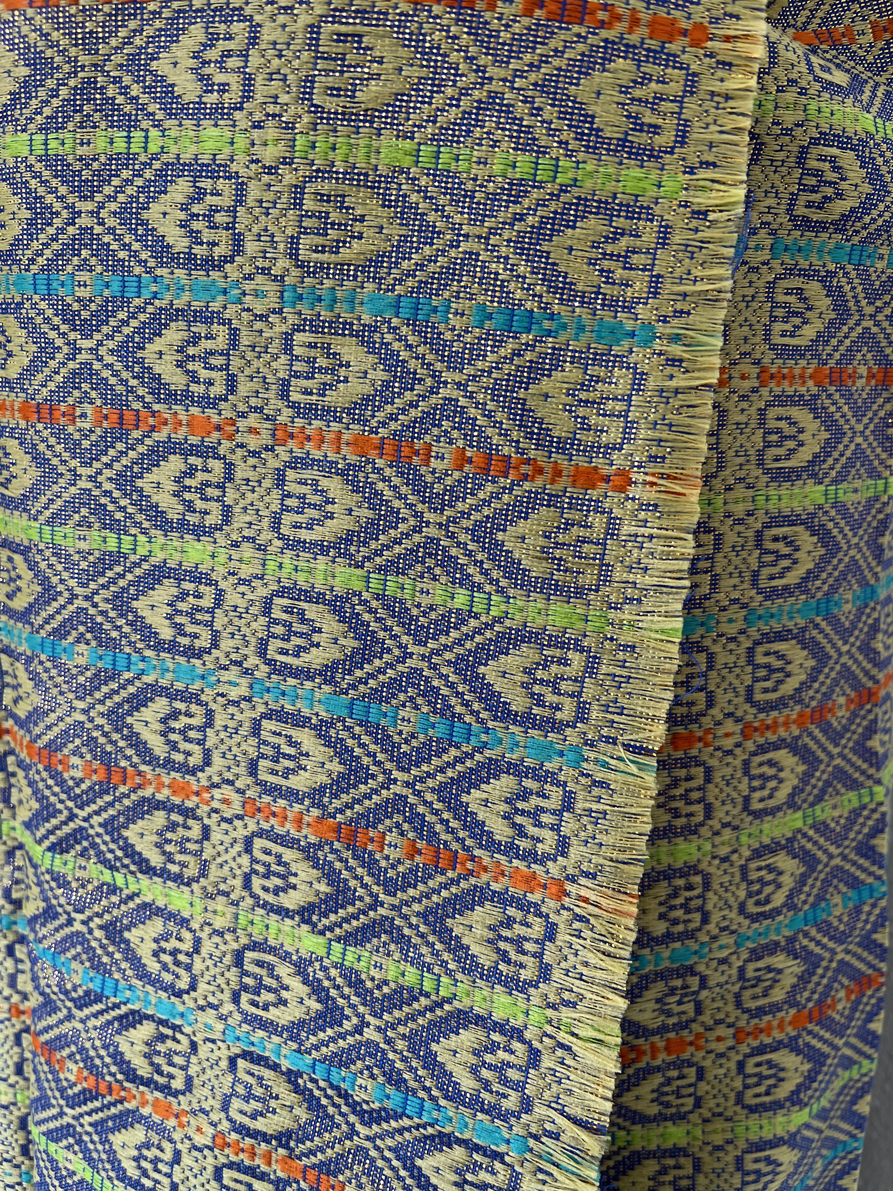 Kain Songket. Geweven gouddraad sarong. Complete set met selendang