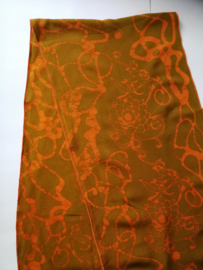 Exclusief batik sjaaltje uit Oost-Java. Caramel/oranje. 30x195 cm. 100% rayon. Wasbaar op 30 graden.