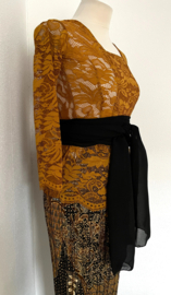 Traditionele Balinese set. Maat 34.