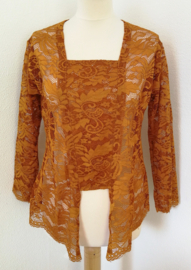Traditionele Balinese kanten kebaya caramel. Maat 44.